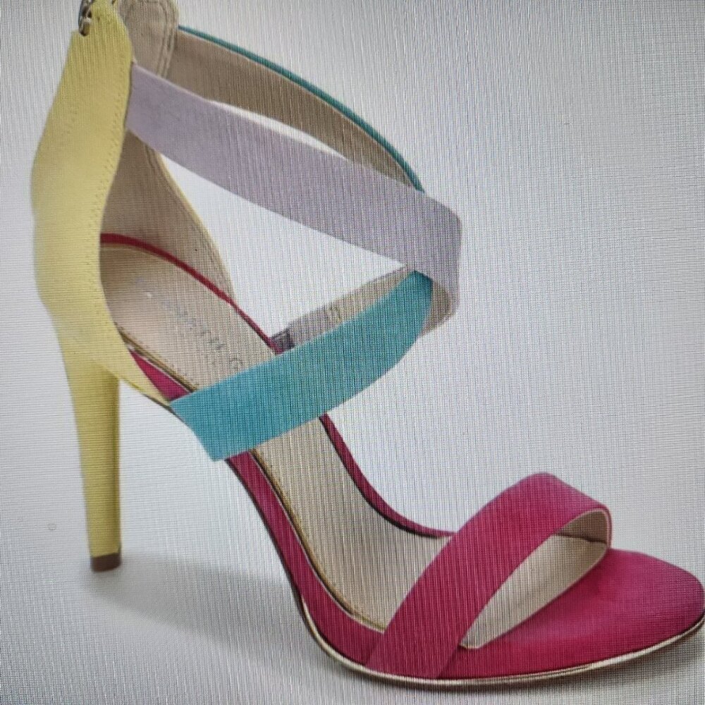 Kenneth Cole New York "Brooke" Cross sandals. NIB. Size 6.5